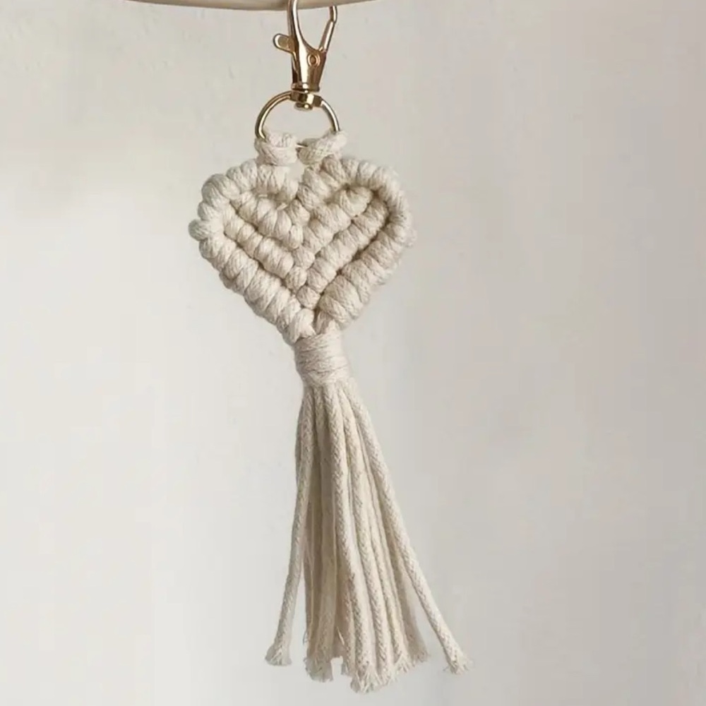 ANTHROPOLOGIE Macrame Heart Bag Charm Keychain Bohemian Purse Jewelry NEW NWT - Picture 7 of 8